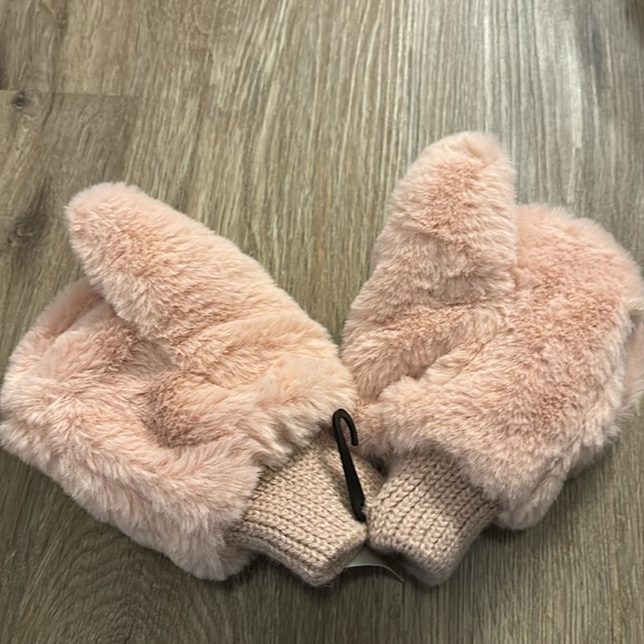 Francesca’s Fuzzy Blush furmittens. Soft and cozy. OS - Picture 5 of 5